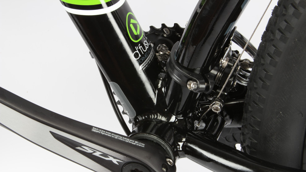 <p>For the most part the frame follows old-school lines but the Thunder does break from traditional by using an easier to manufacture press-fit bottom bracket.</p>